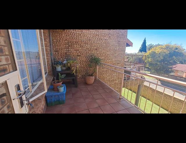 2 BEDROOM TOWNHOUSE FOR SALE IN ELANDSPARK